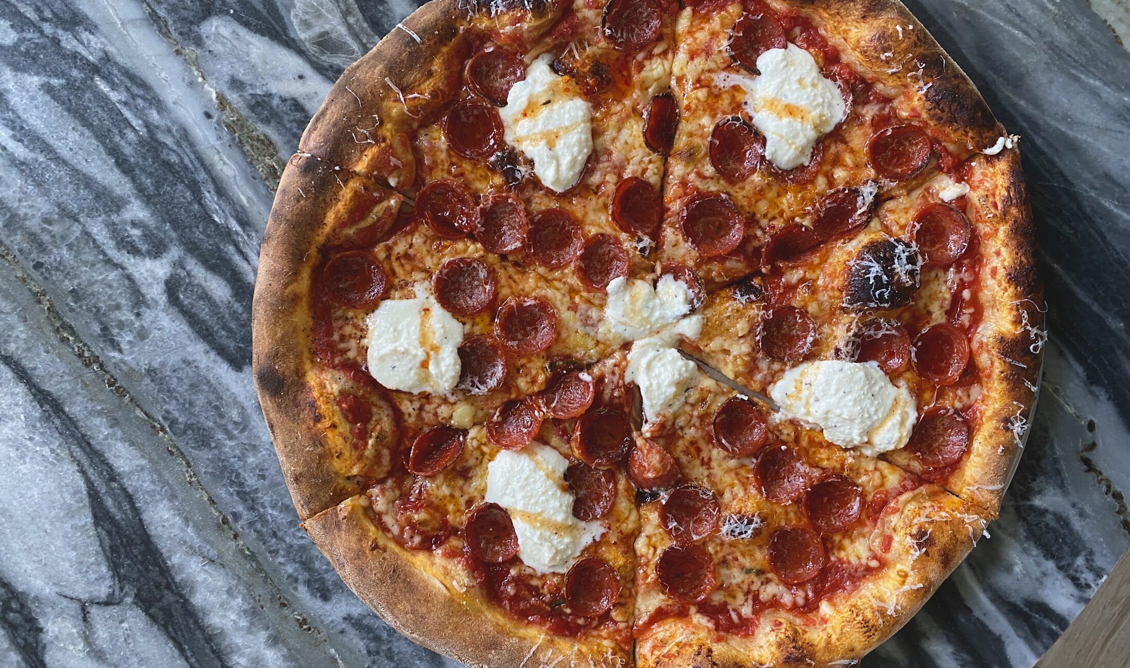 从布鲁克林薄片到突然出现的馅饼：温哥华最佳披萨地图